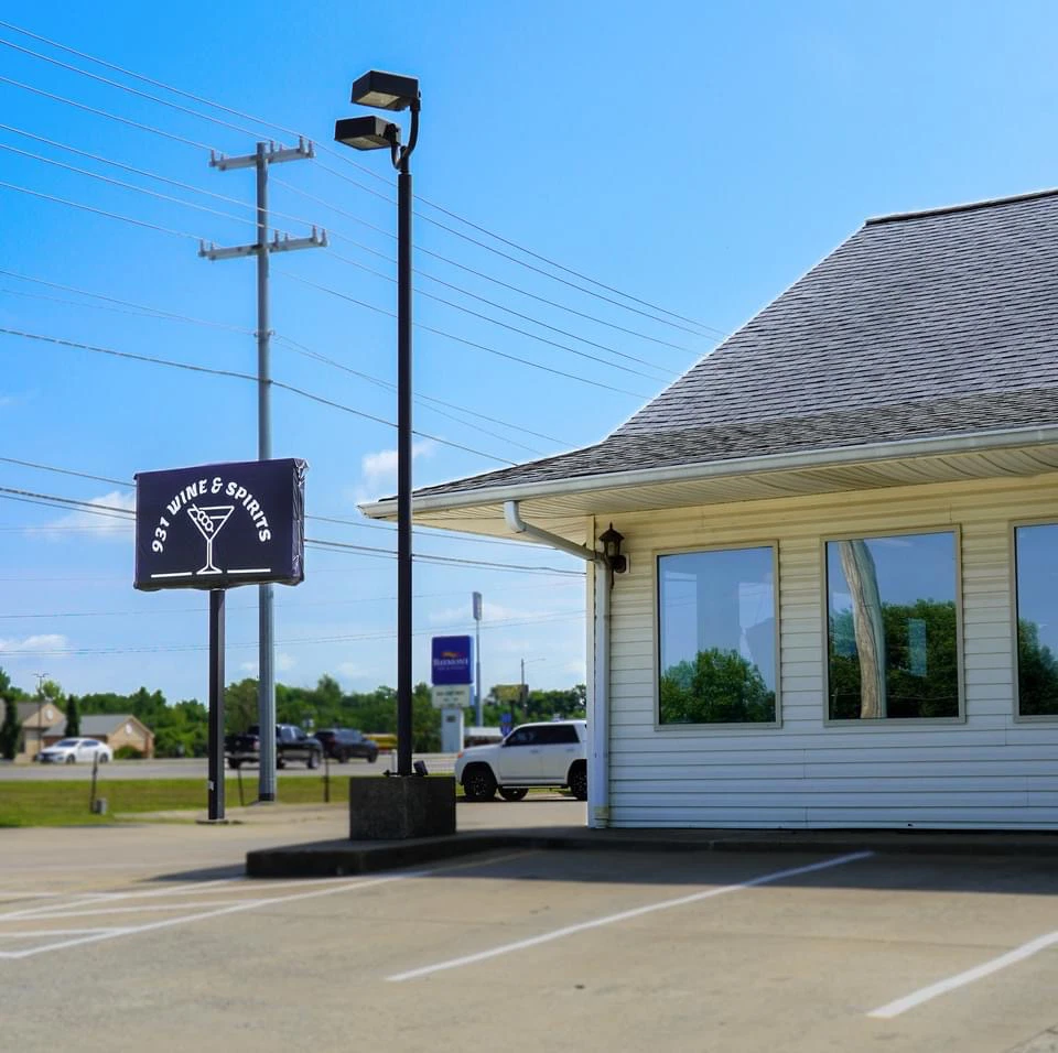 A photo of the outside of the building of 931 Wine + Spirits at 1049 TN-76 Clarksville, TN 37042